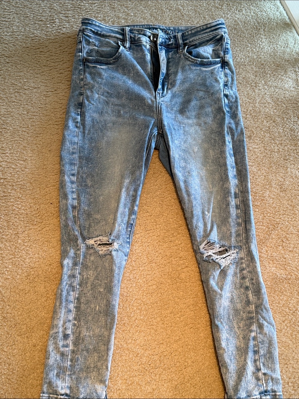 America. Eagle Distressed Light Blue Women's cropped Skinny Jeans
